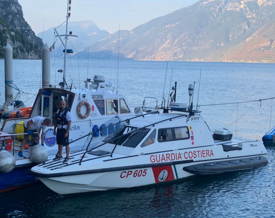 Guardia Costiera, malore fatale sul Garda per un turista italiano di 39 anni